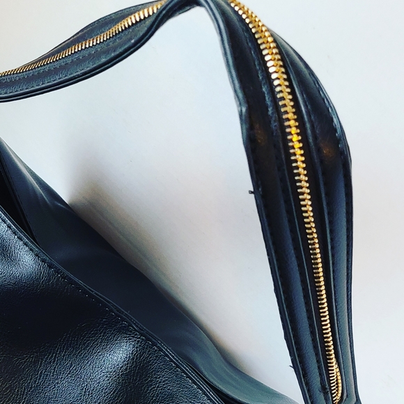 Black Shoulder Bag/Zippers design - Picture 7 of 7